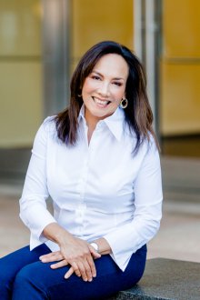 Elia Hutchins - Profile Photo