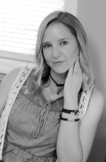 Angela Holder - Profile Photo